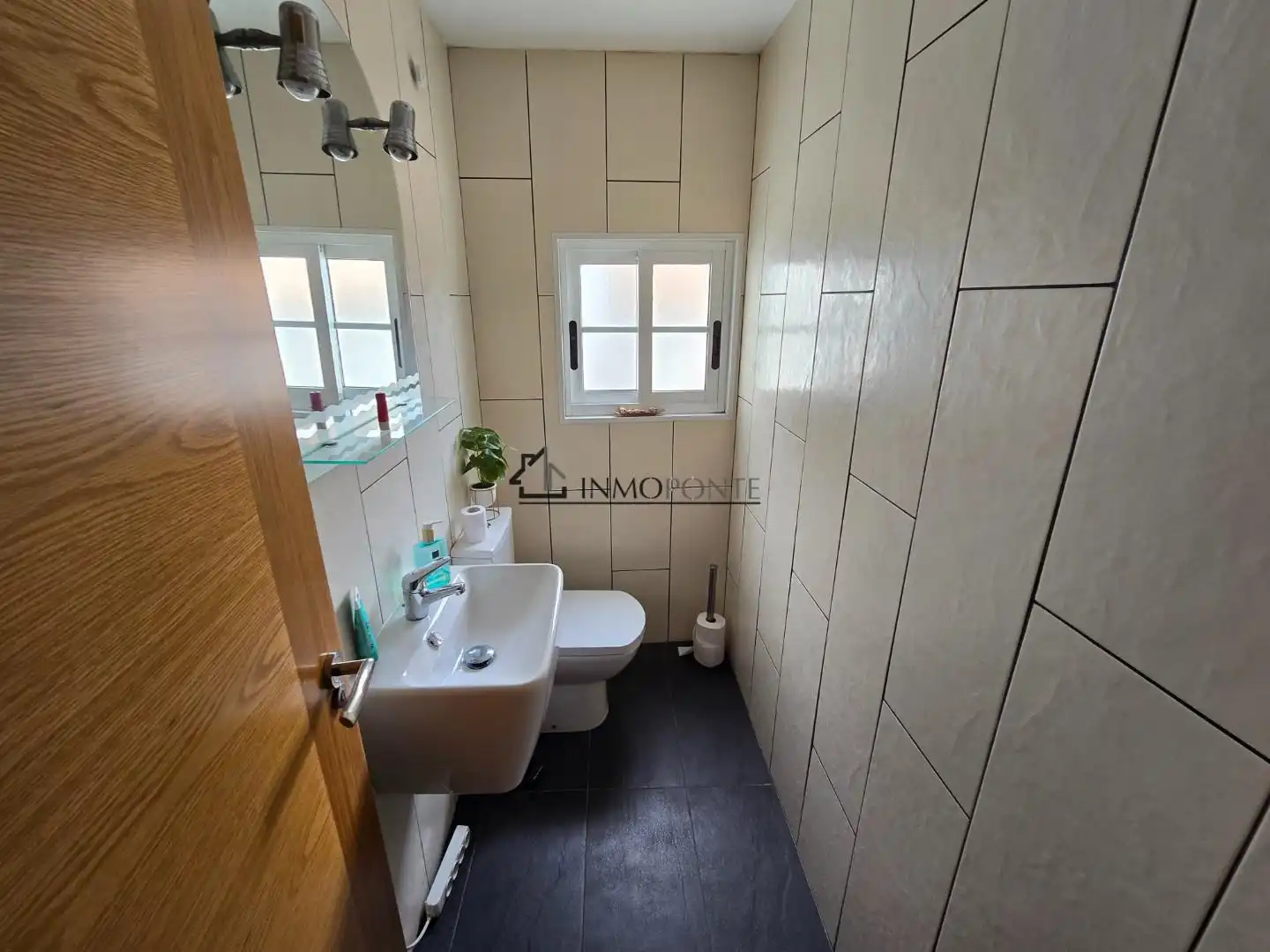 Bathroom of Flat for rent in Pontevedra Capital   with Heating, Terrace and Oven