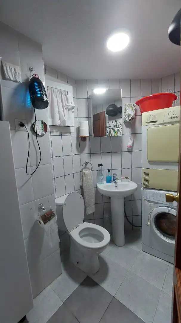 Badezimmer von Einfamilien-Reihenhaus zum Verkauf in La Manga del Mar Menor mit Klimaanlage, Heizung und Terrasse