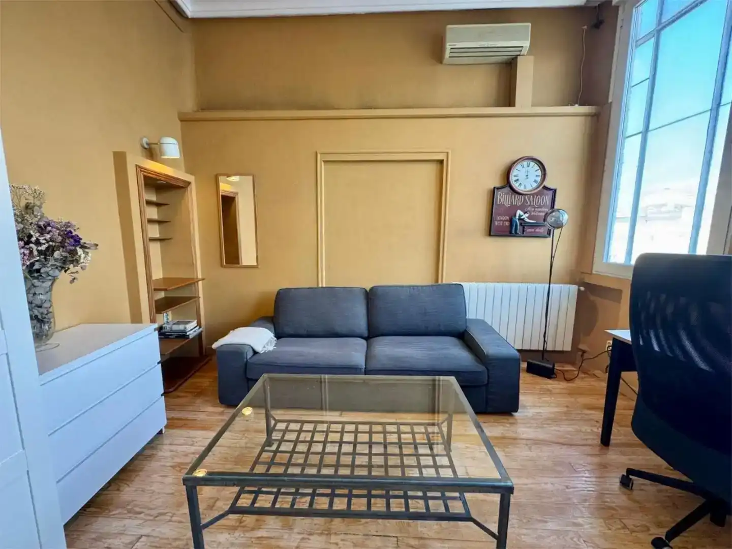 Sala d'estar de Àtic de lloguer en  Madrid Capital amb Aire condicionat