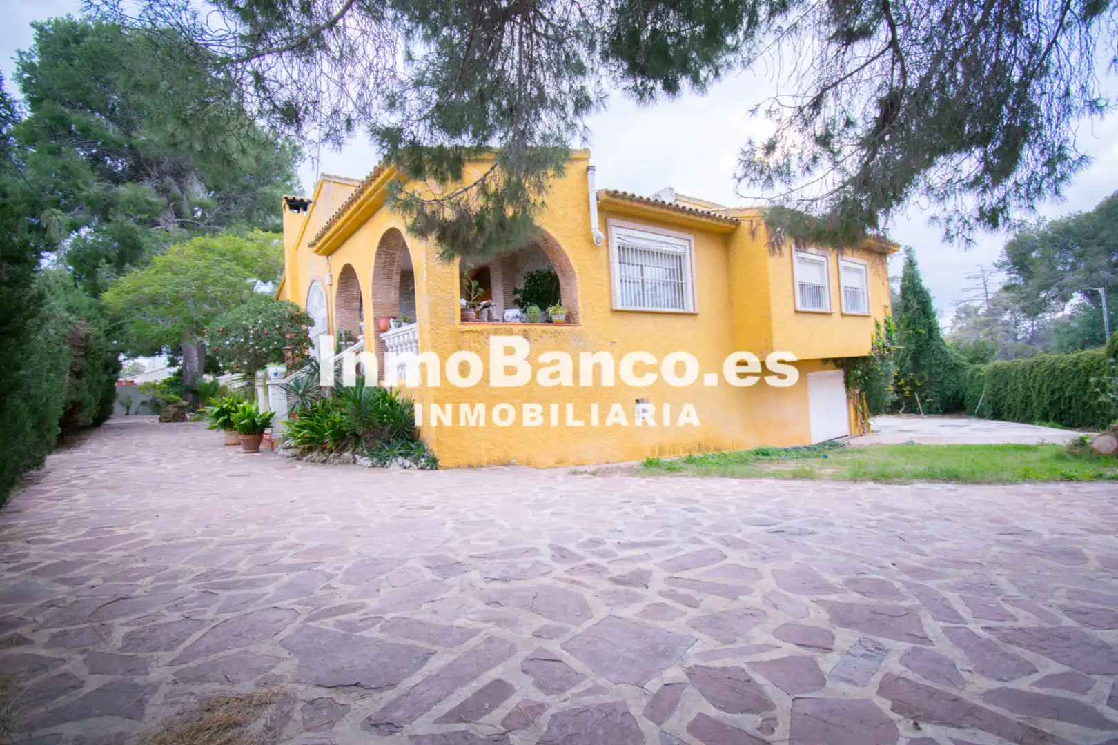 Vista exterior de Casa o xalet en venda en Torrent amb Aire condicionat, Calefacció i Jardí privat