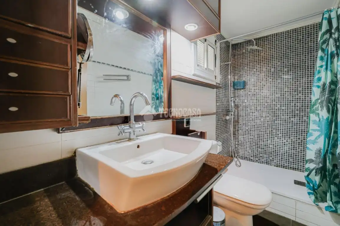 Bathroom of Flat for sale in Rubí