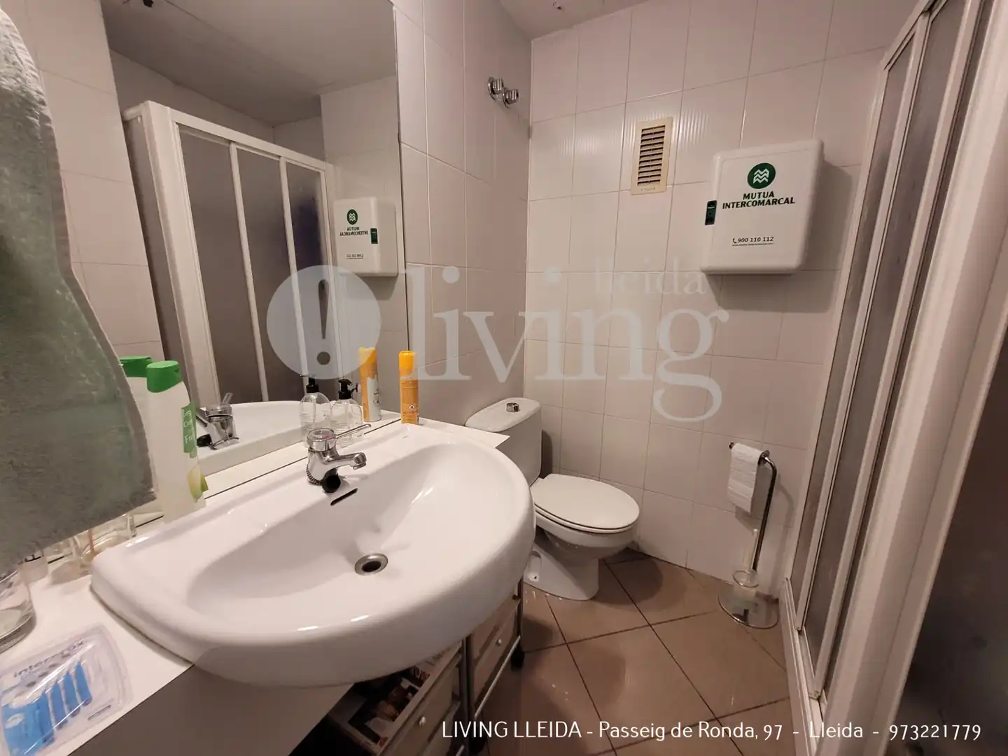 Bathroom of Office for sale in Lleida  with Air Conditioner, Heating and Storage room