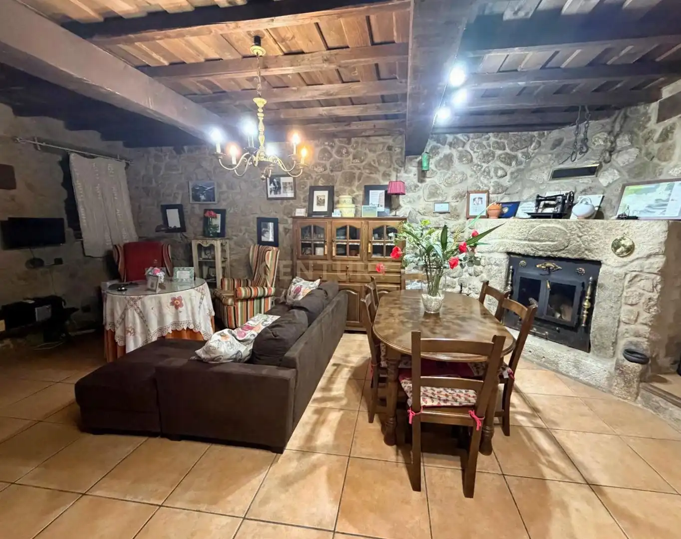 Esszimmer von Country house zum Verkauf in Villamiel mit Klimaanlage, Mikrowelle und Fernseher