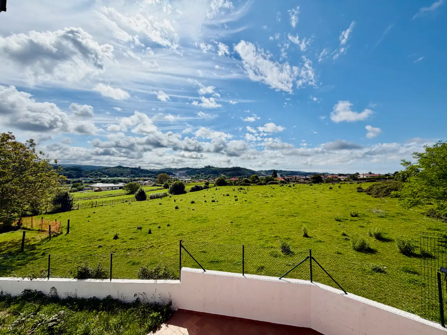 Casa adosada en venda en Camargo amb Calefacció, Jardí privat i Microones