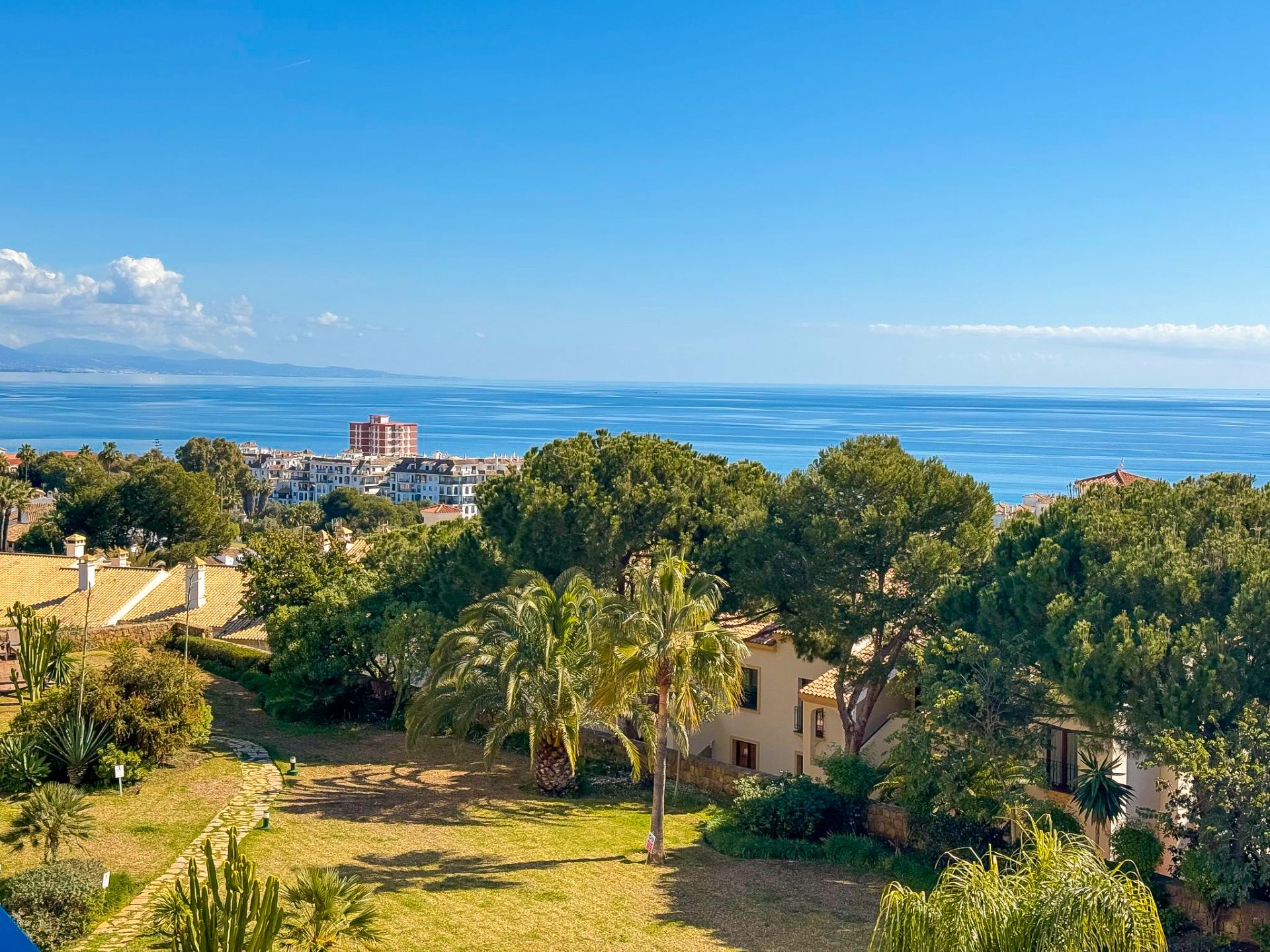 Vista exterior de Apartament en venda en Manilva amb Aire condicionat, Calefacció i Terrassa