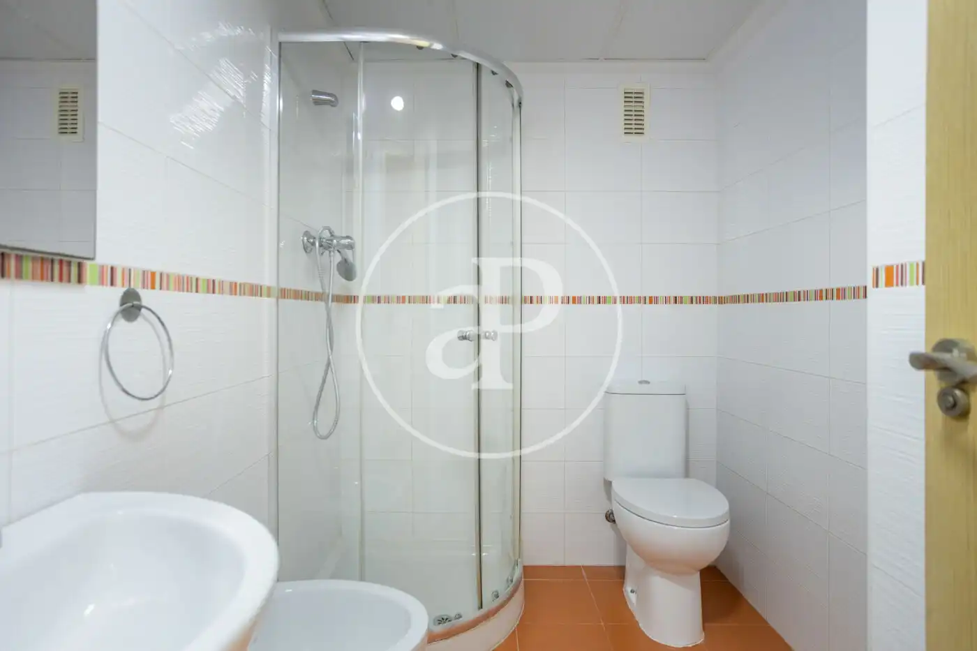 Baño de Piso en venta en Valencia con Aire acondicionado, Calefacción y Jardín privado
