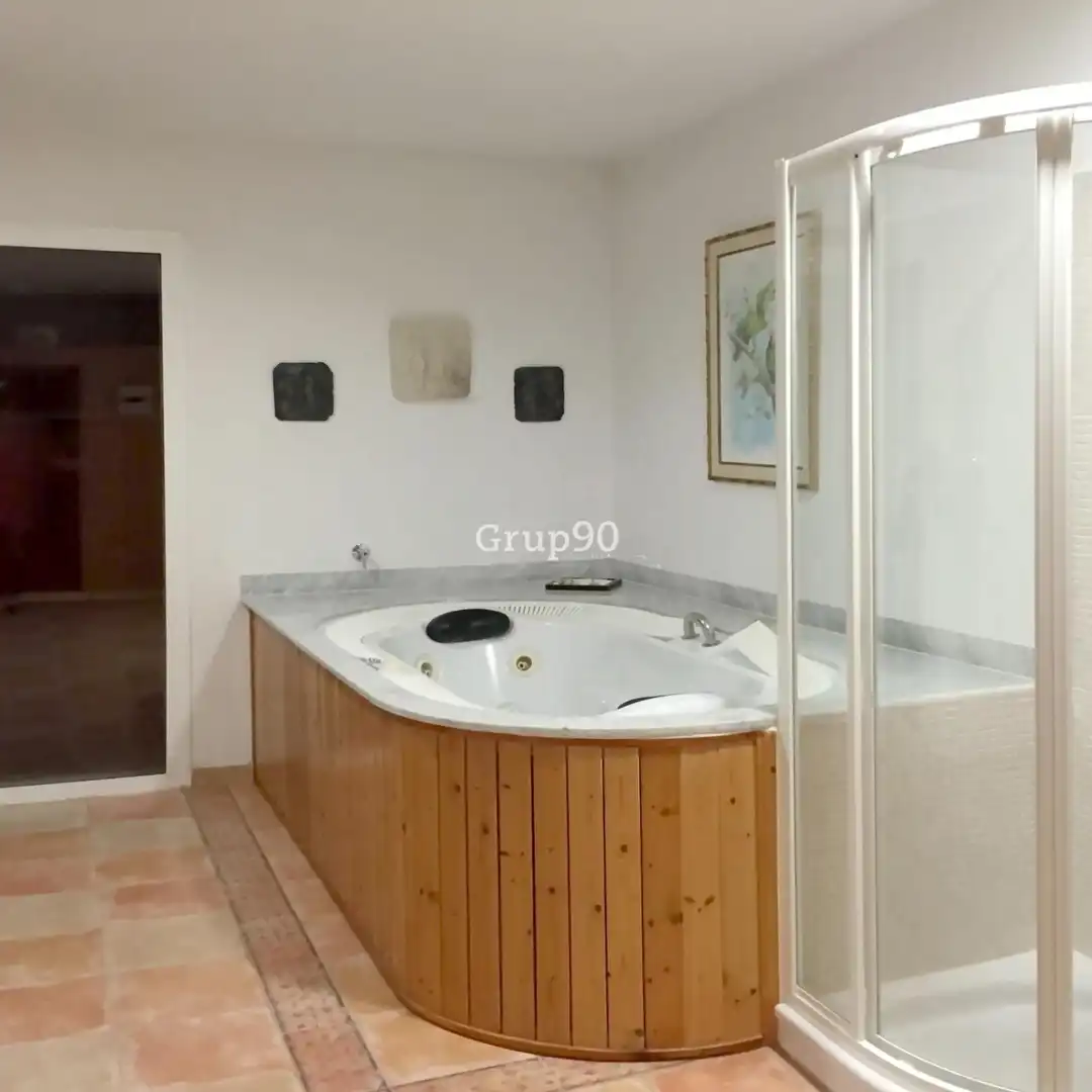 Bathroom of Houses for sale in Lleida  with Heating, Private garden and Parquet flooring