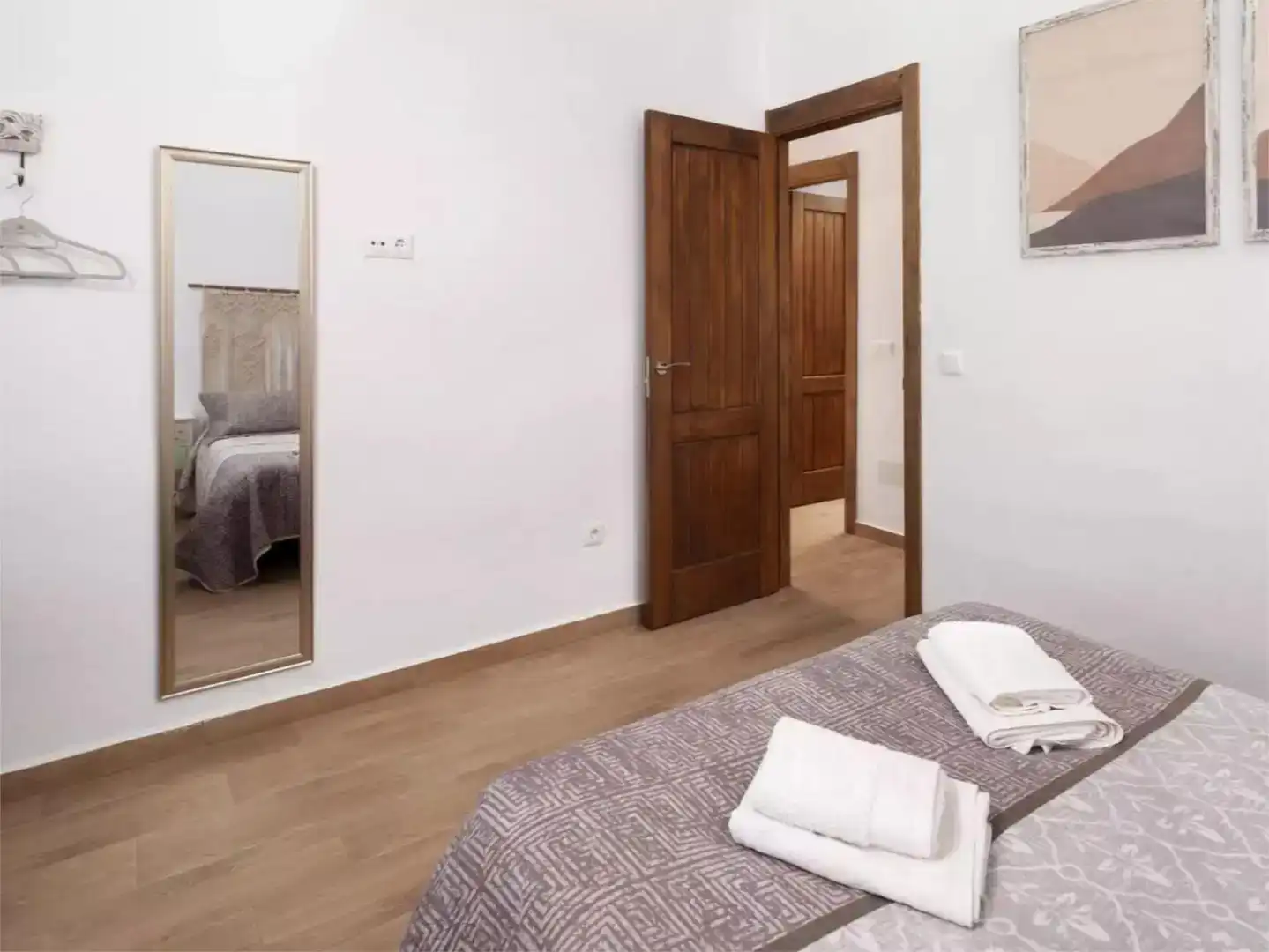 Schlafzimmer von Wohnung zur Miete in Cútar mit Klimaanlage, Privatgarten und Schwimmbad