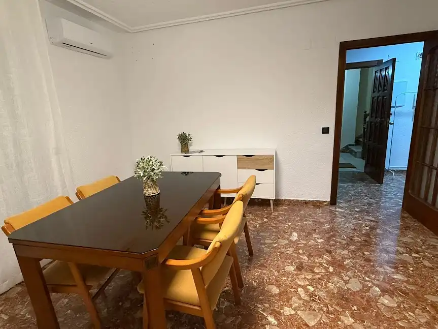 Flat for rent in Calle Romea, 9, Linarejos