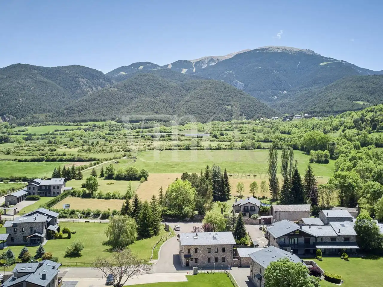 Duplexes for sale in Das
