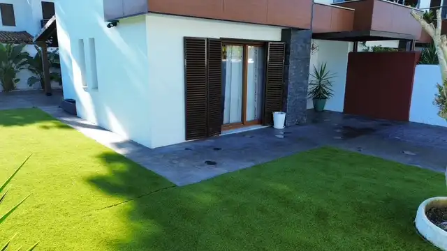 Jardí de Casa adosada en venda en Chiclana de la Frontera amb Jardí privat, Terrassa i Traster
