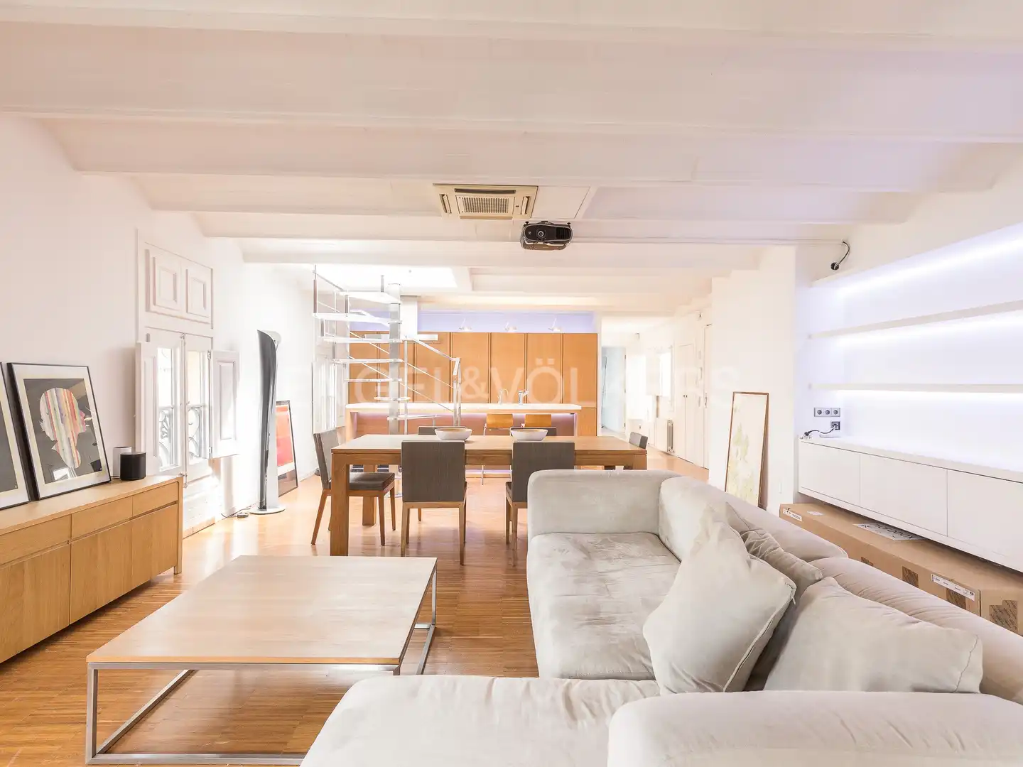 Wohnzimmer von Dachboden zur Miete in Barcelona mit Klimaanlage, Heizung und Parkett