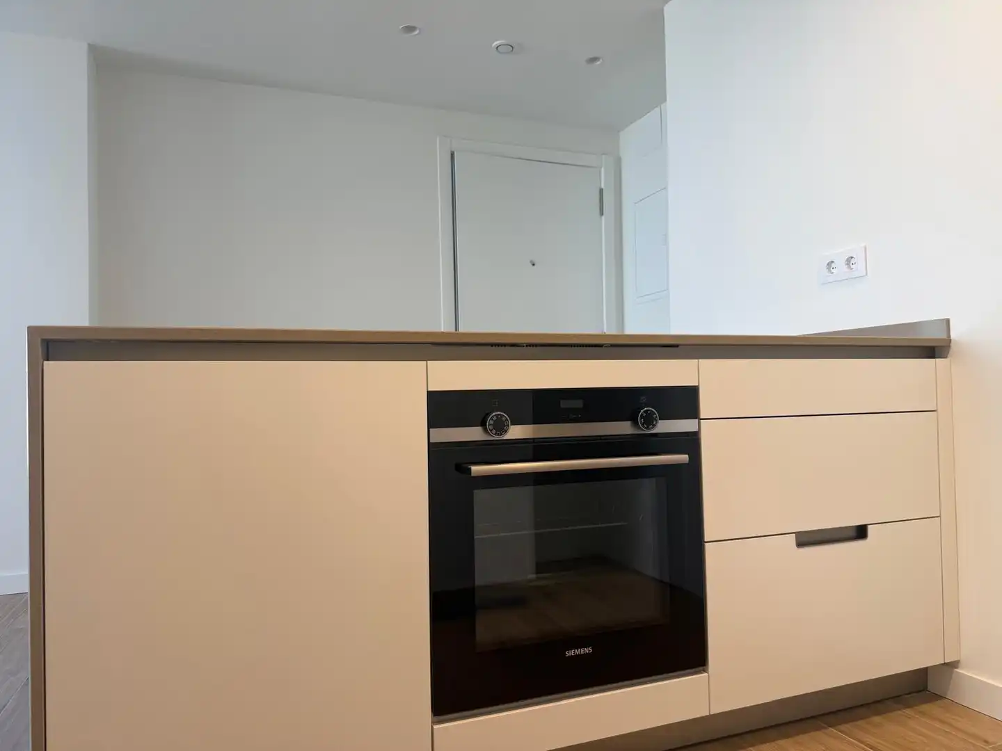 Kitchen of Flat for rent in Girona  with Storage room, Balcony and Community pool