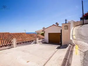 Vista exterior de Casa o xalet de lloguer en Almuñécar amb Aire condicionat, Jardí privat i Terrassa