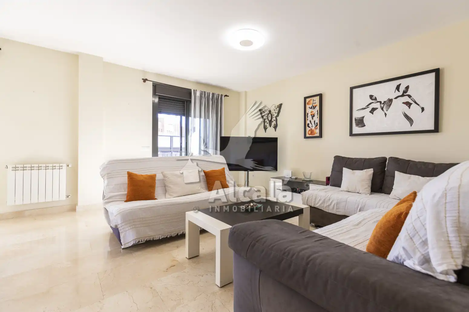 Sala d'estar de Casa o xalet en venda en Alcalá de Henares amb Aire condicionat, Calefacció i Jardí privat