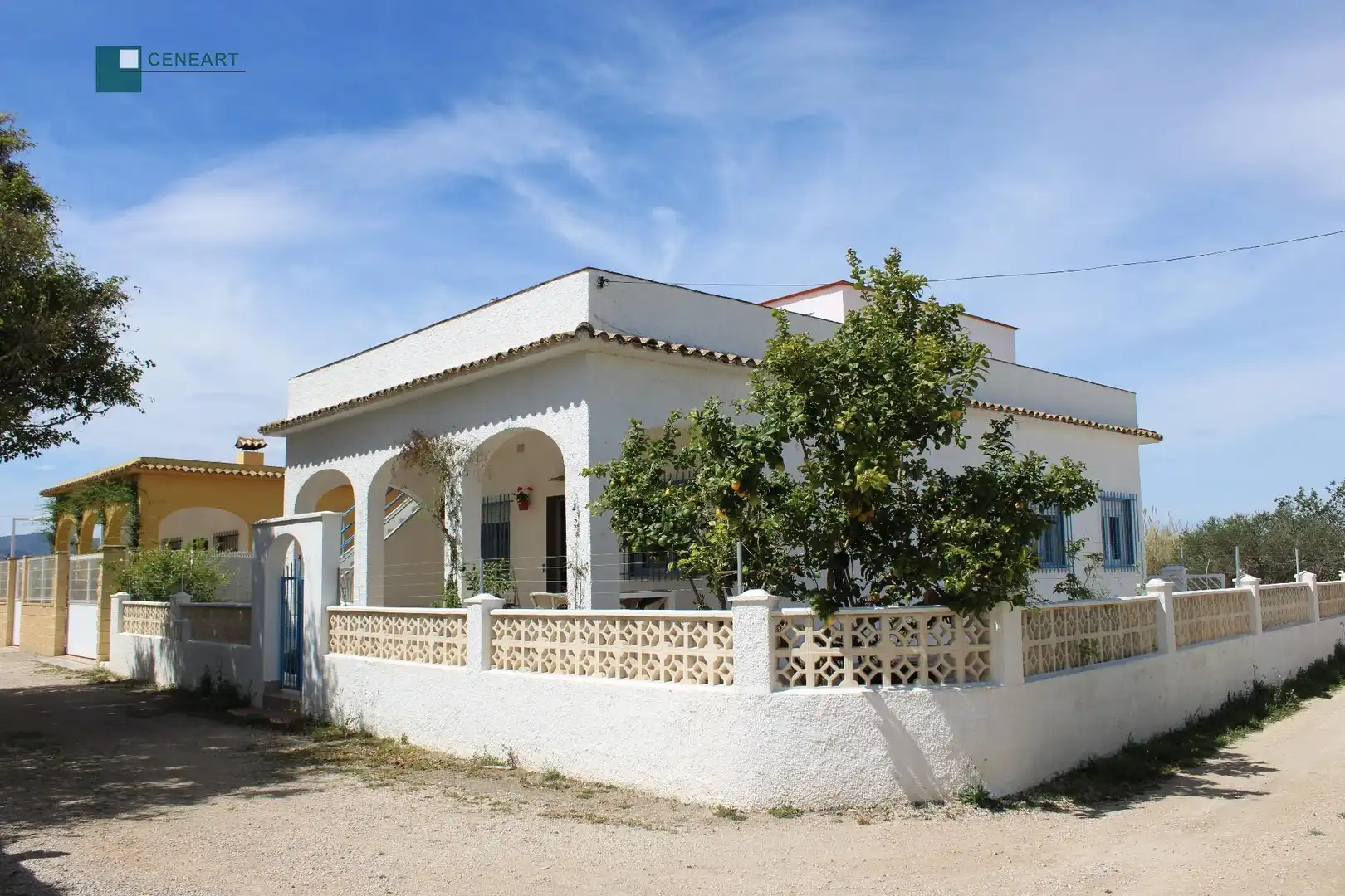 Vista exterior de Casa o xalet de lloguer en Oliva amb Aire condicionat, Calefacció i Jardí privat