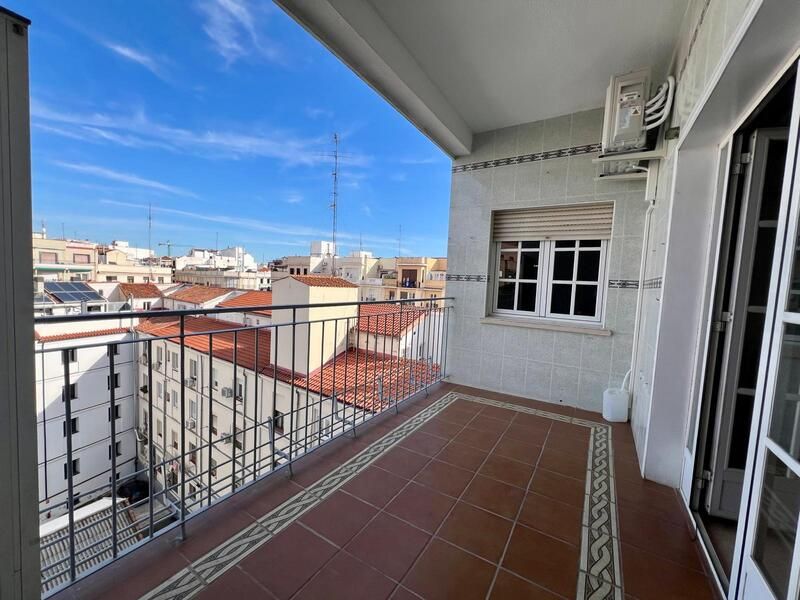 Vista exterior de Piso de alquiler en  Madrid Capital con Aire acondicionado, Calefacción y Terraza
