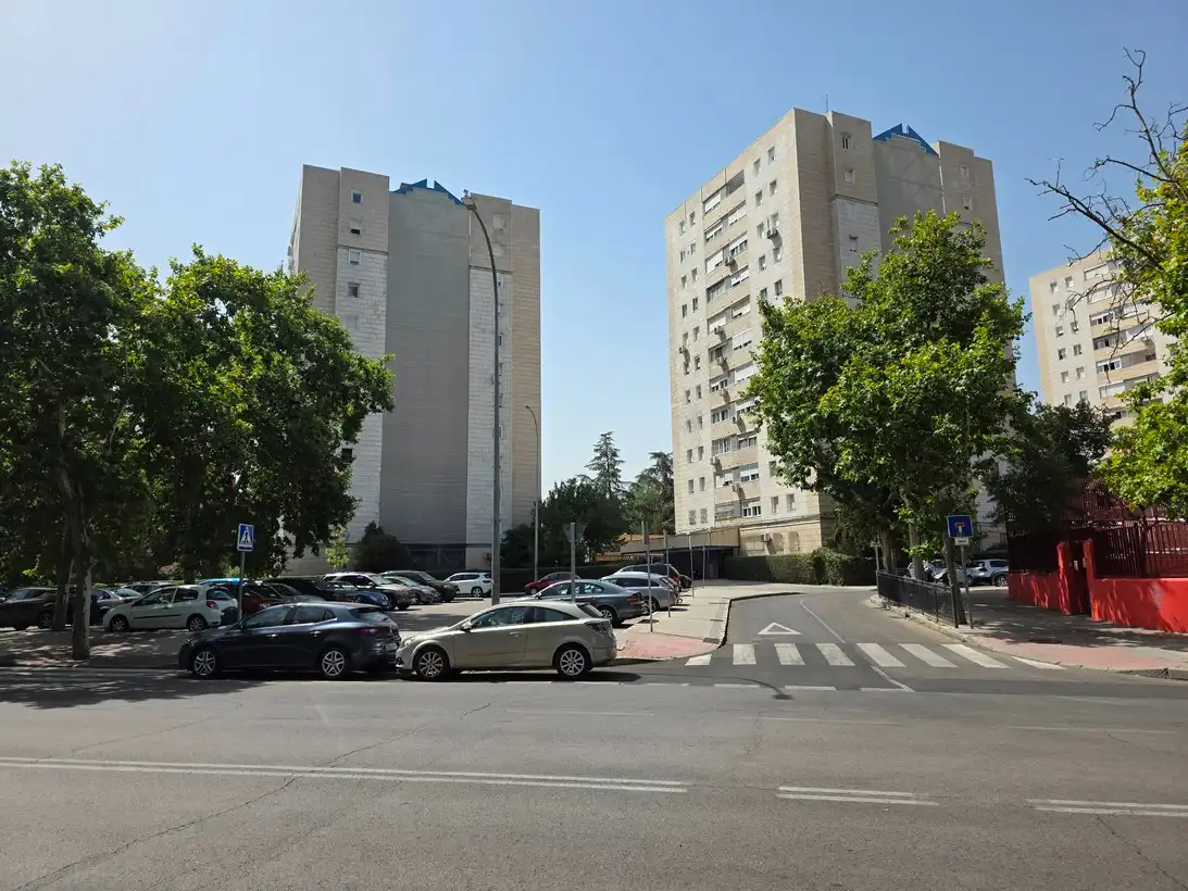 Außenansicht von Wohnung zur Miete in Madrid mit Klimaanlage, Heizung und Parkett