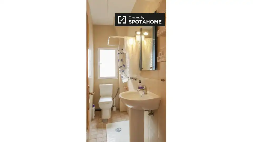 Baño de Piso de alquiler en Madrid con Aire acondicionado, Calefacción y Amueblado