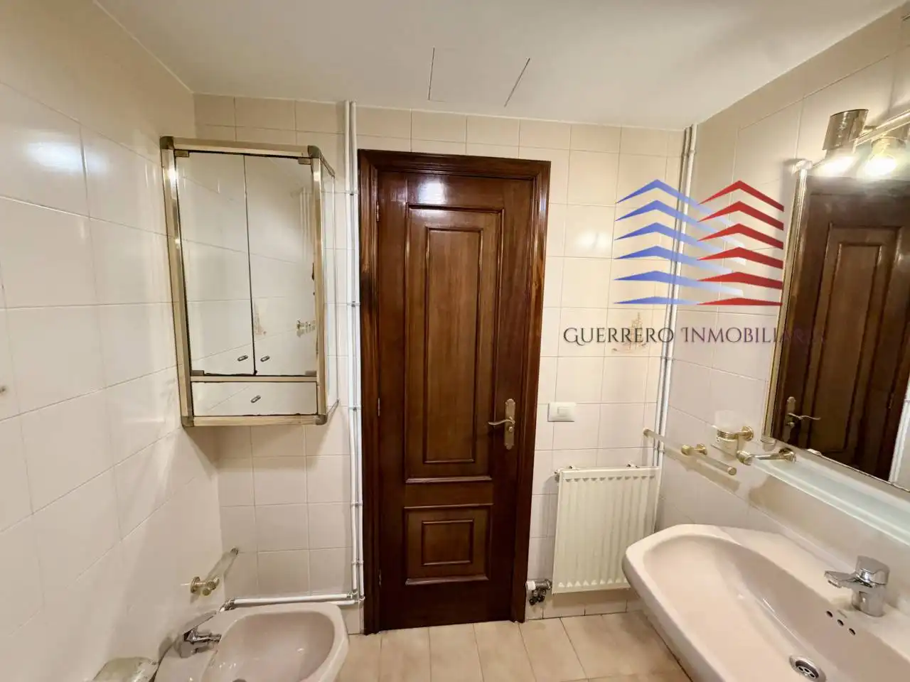 Baño de Piso de alquiler en Vigo  con Calefacción, Parquet y Terraza