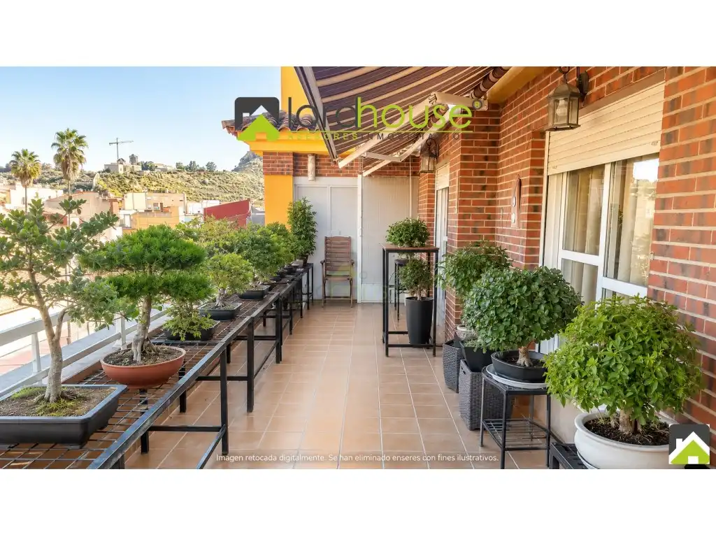 Ático con ascensor en venta en Calle Abellaneda