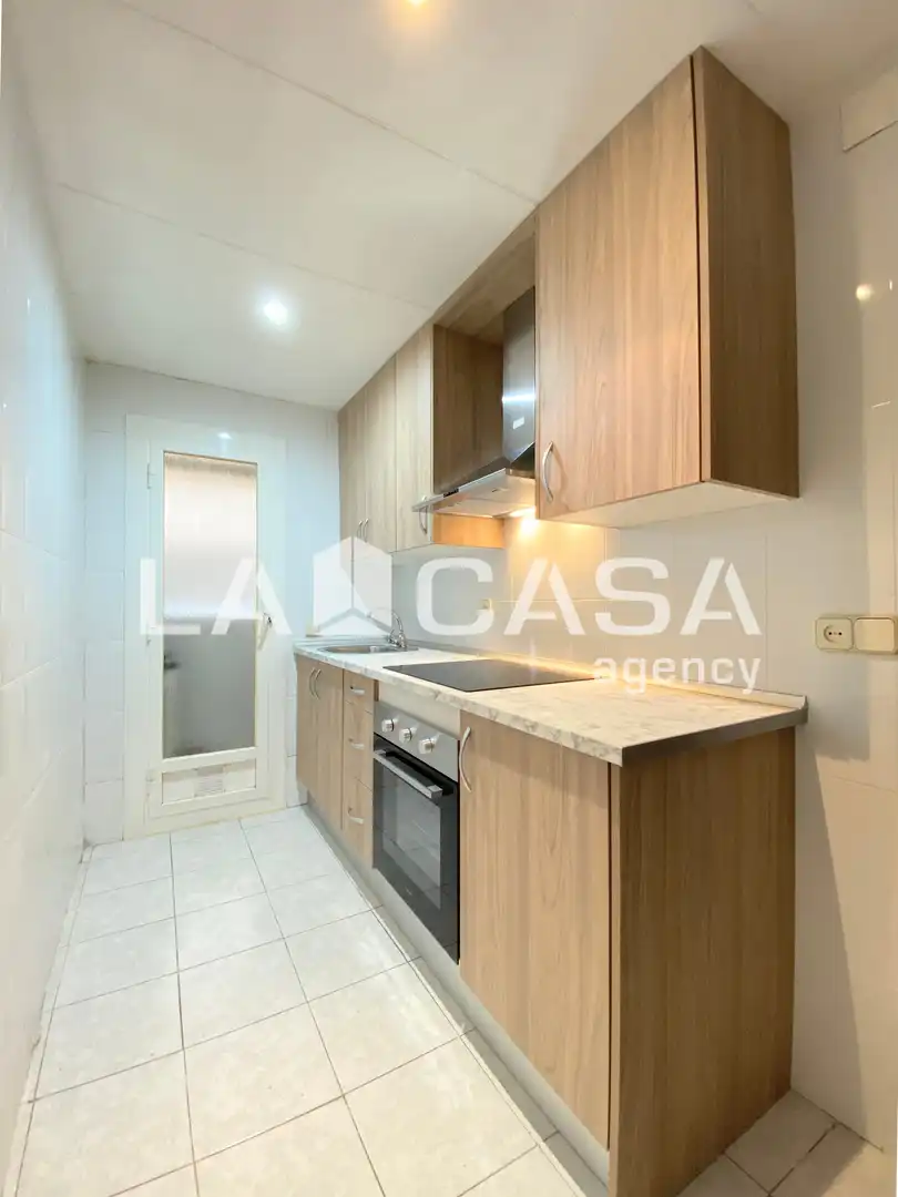 Cocina de Piso en venta en Sant Adrià de Besòs con Calefacción y Balcón