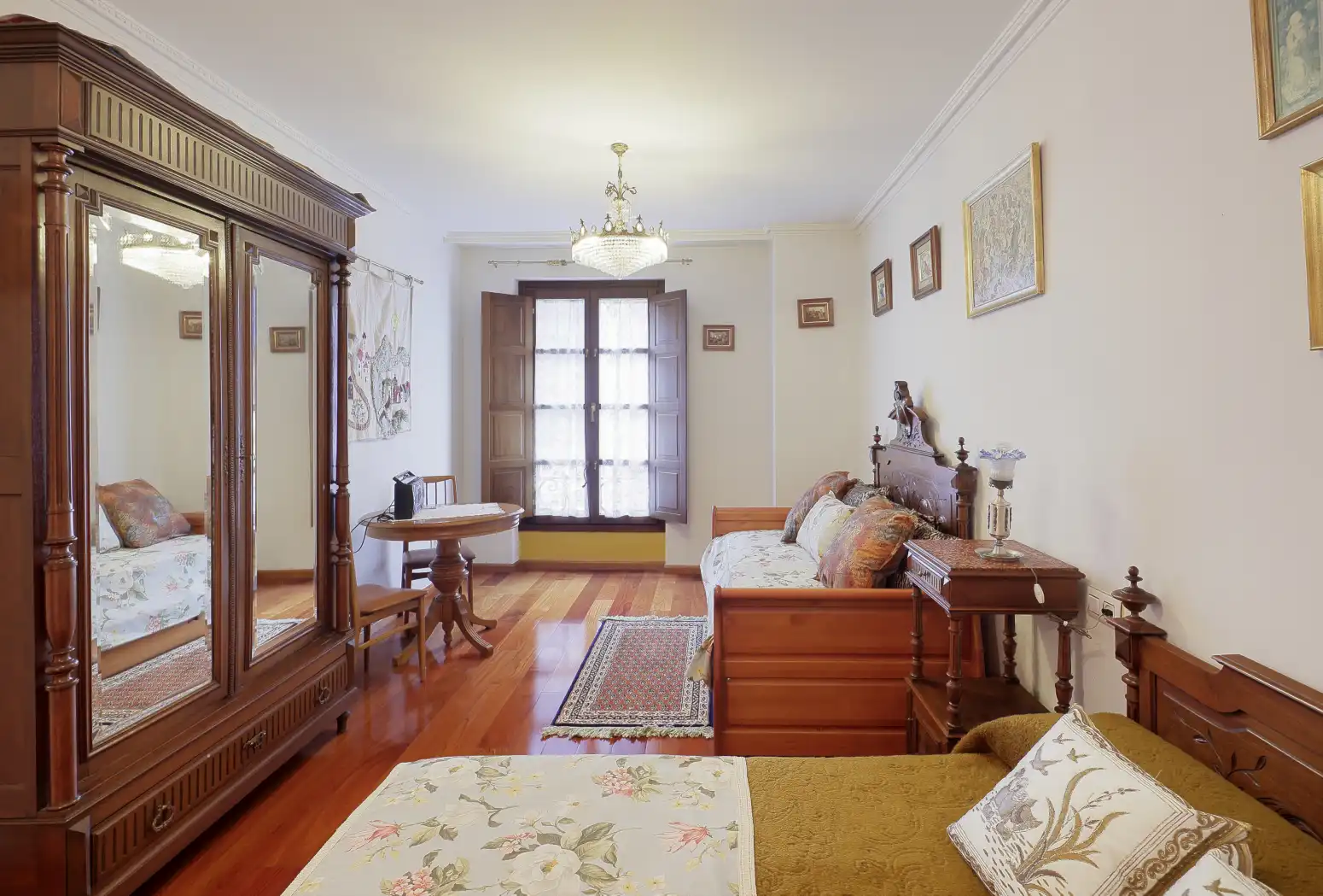 Sala d'estar de Pis en venda en Gijón  amb Calefacció, Parquet i Traster