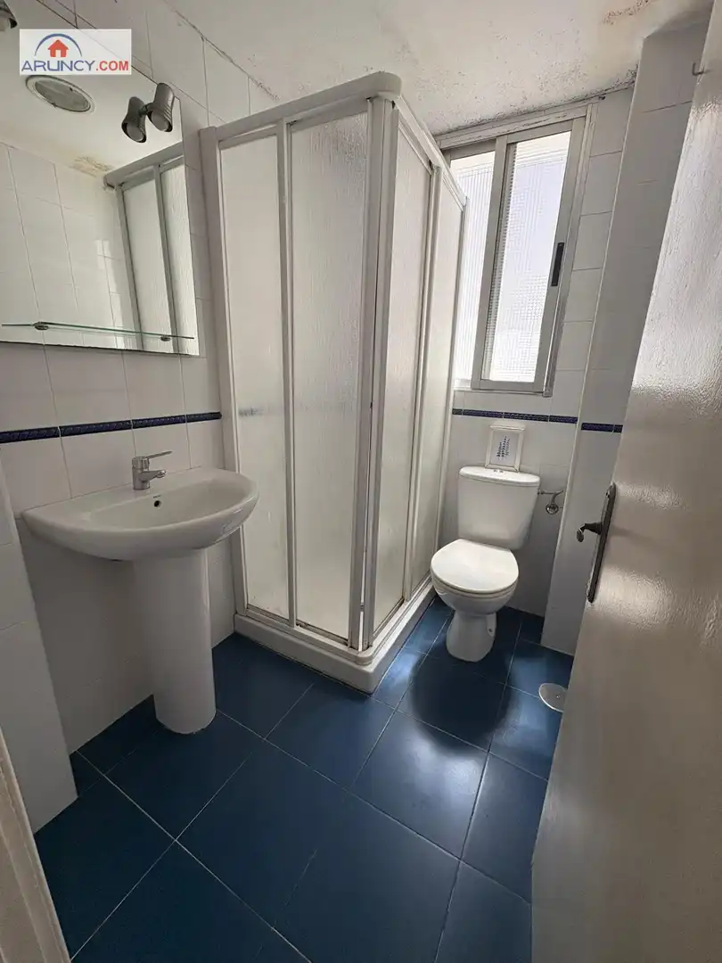 Baño de Piso de alquiler en Sevilla con Aire acondicionado y Balcón