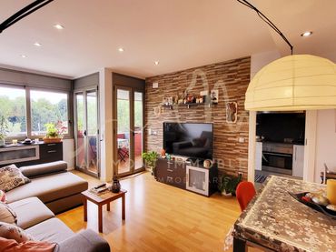 Duplex with balcony for sale in Carrer del Riu