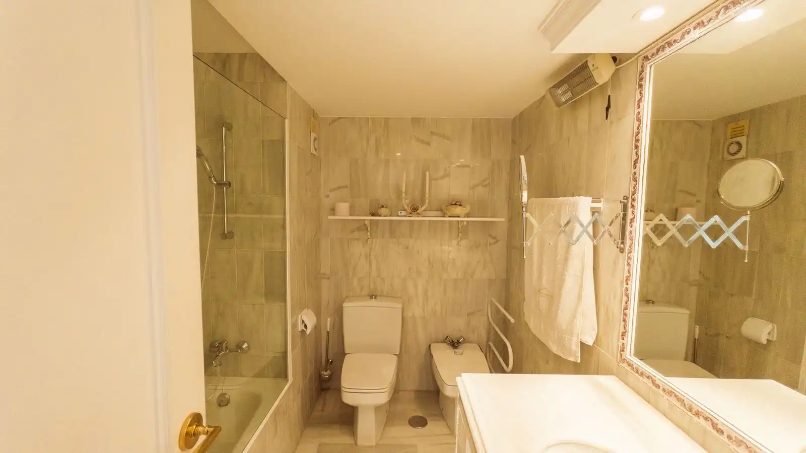 Baño de Ático en venta en Estepona con Aire acondicionado, Terraza y Amueblado