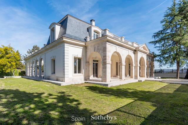 Casa-chalet en Venta en Avenida de Champagnat en Conde Orgaz - Piovera