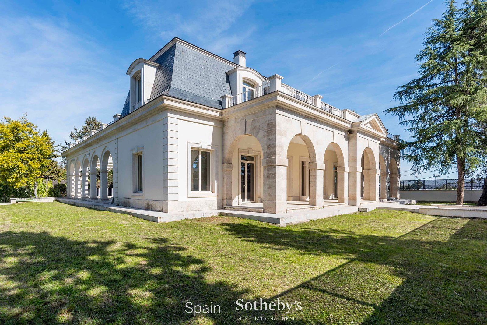 Vista exterior de Casa o chalet en venta en  Madrid Capital con Aire acondicionado, Calefacción y Jardín privado