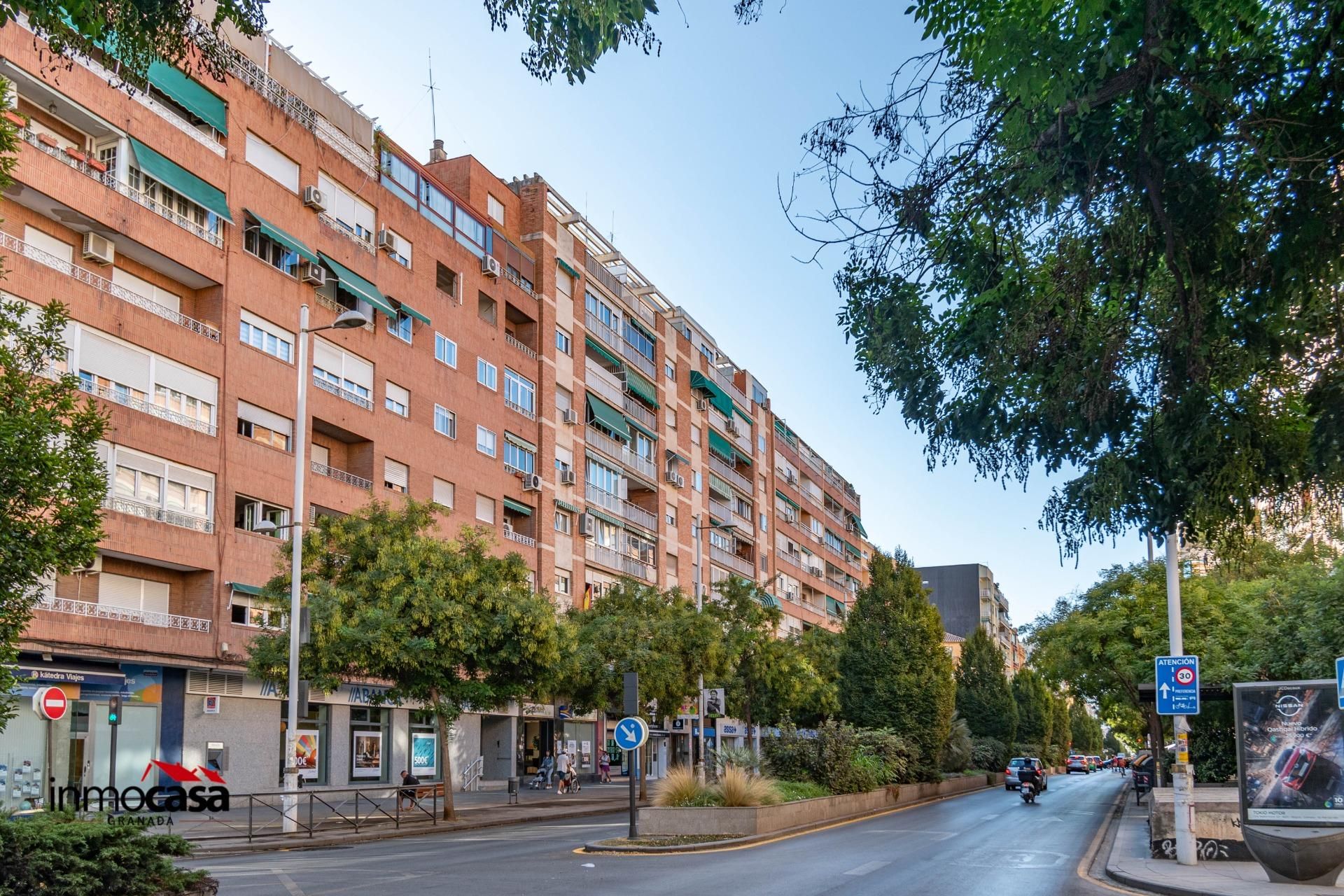 Vista exterior de Piso en venta en  Granada Capital con Calefacción y Terraza