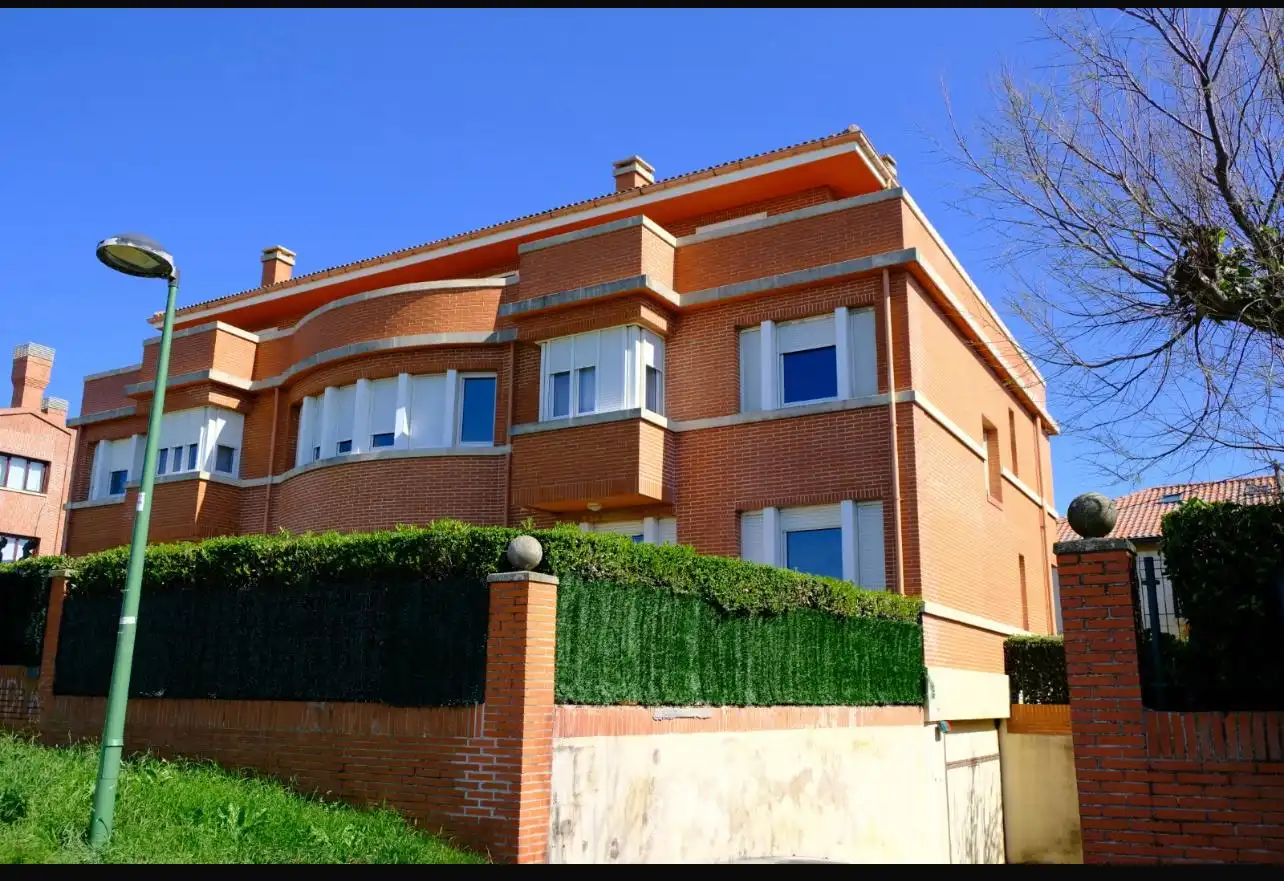 Vista exterior de Àtic en venda en Getxo  amb Calefacció, Terrassa i Traster