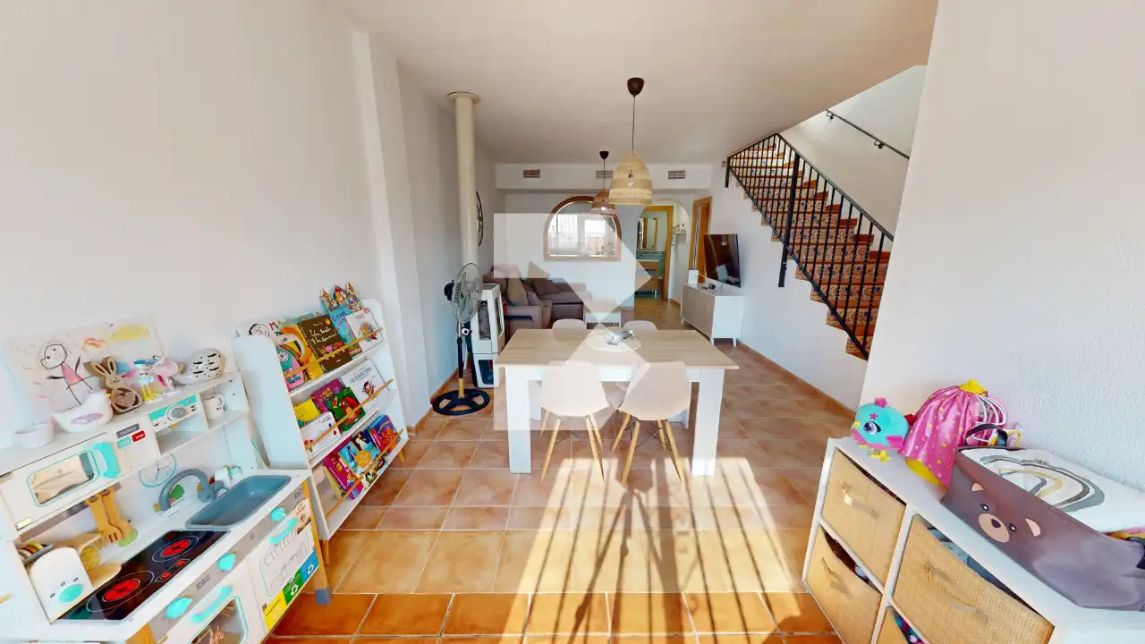 Wohnzimmer von Einfamilien-Reihenhaus zum Verkauf in Mutxamel mit Klimaanlage, Heizung und Terrasse