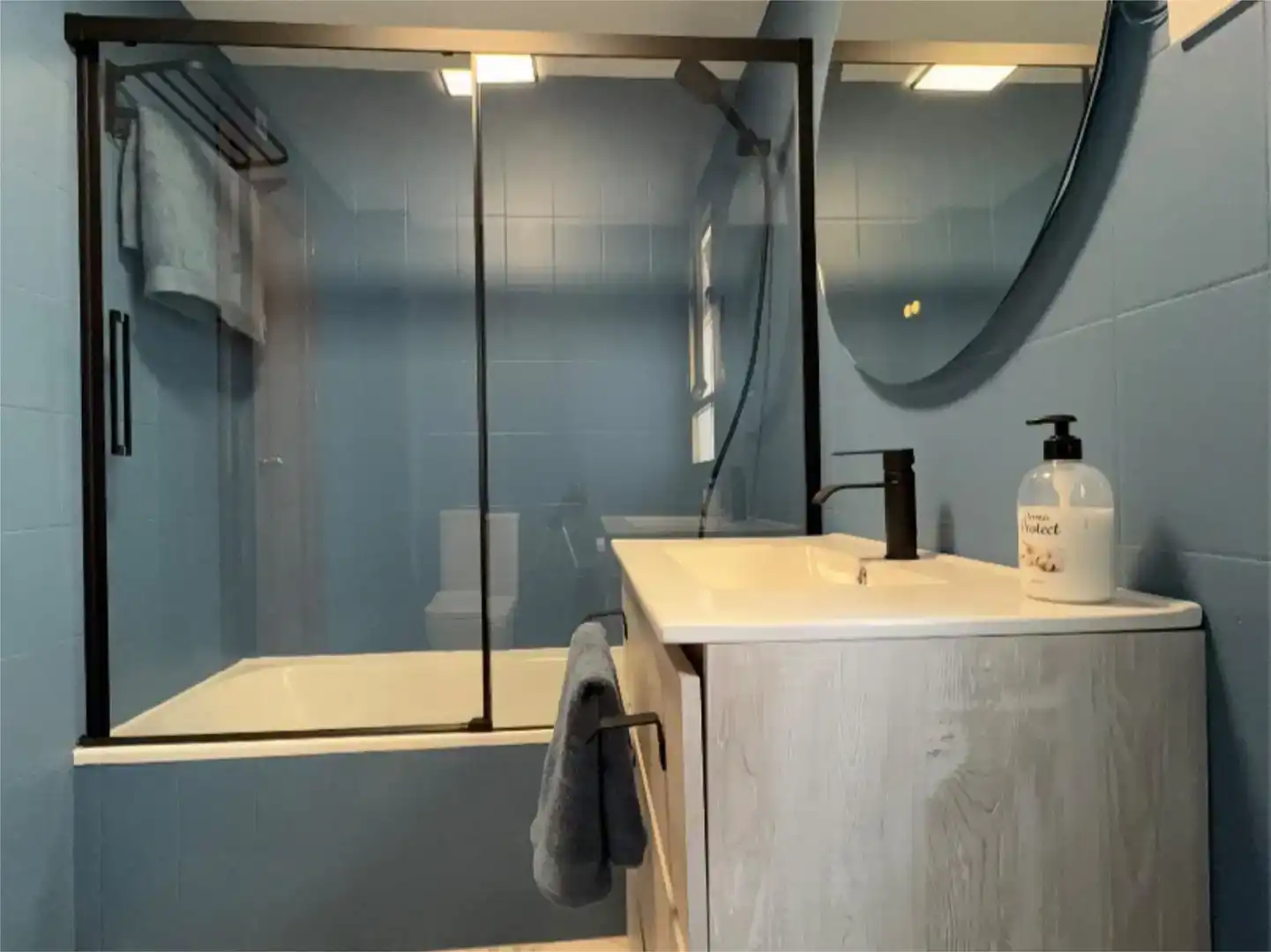 Baño de Piso para compartir en Linares con Amueblado y Balcón