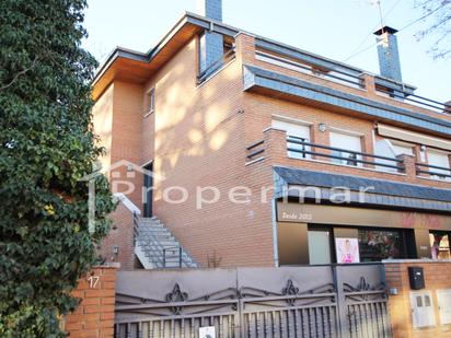 Vista exterior de Casa adosada en venda en Cardedeu amb Aire condicionat, Terrassa i Balcó