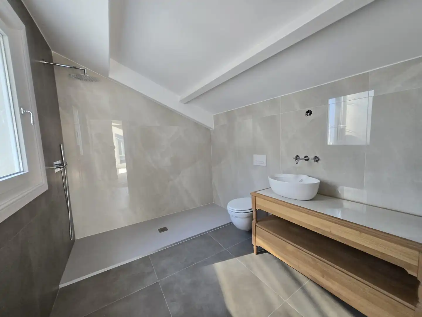 Baño de Ático en venta en Vigo  con Calefacción y Terraza