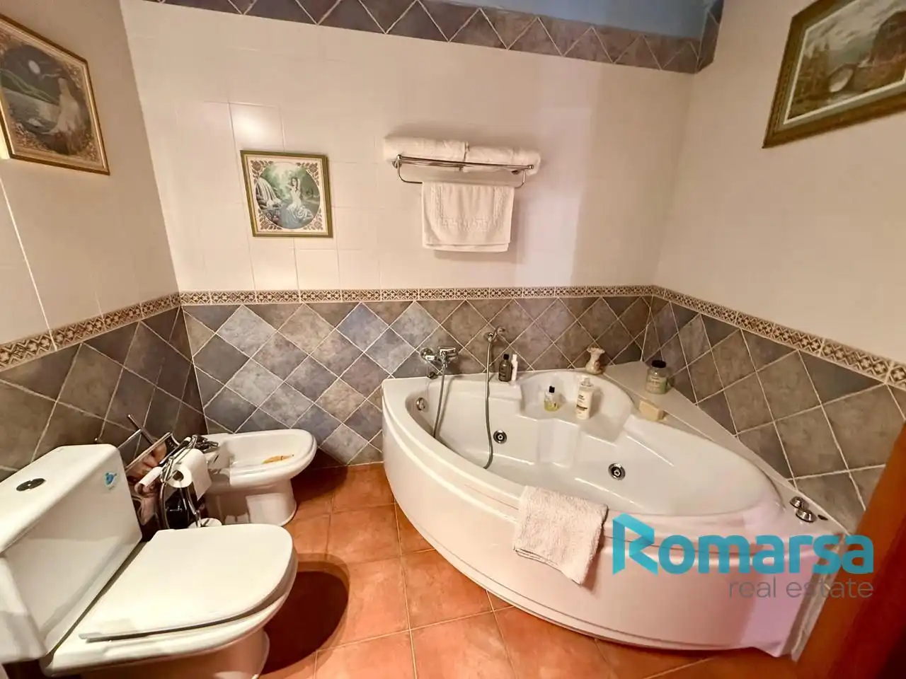Bathroom of Houses for sale in Bohoyo  with Heating, Parquet flooring and Furnished