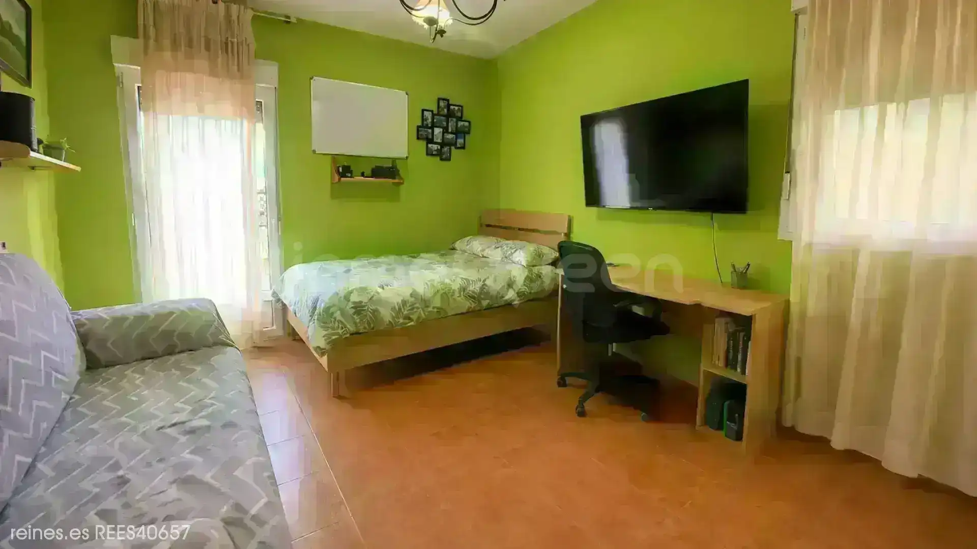 Dormitori de Casa o xalet en venda en Villaviciosa de Odón amb Calefacció i Jardí privat