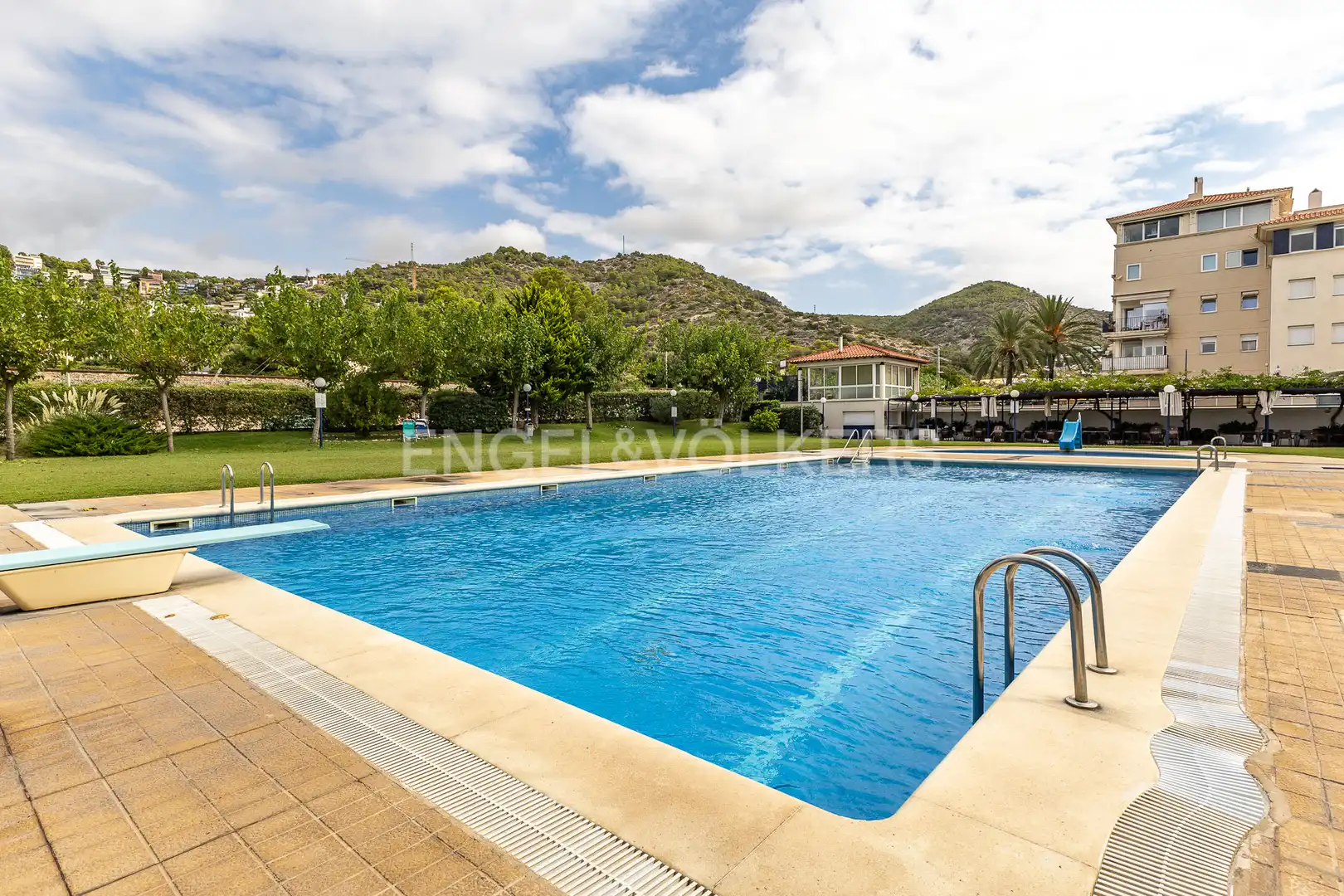 Piscina de Pis de lloguer en Sitges amb Aire condicionat, Calefacció i Terrassa