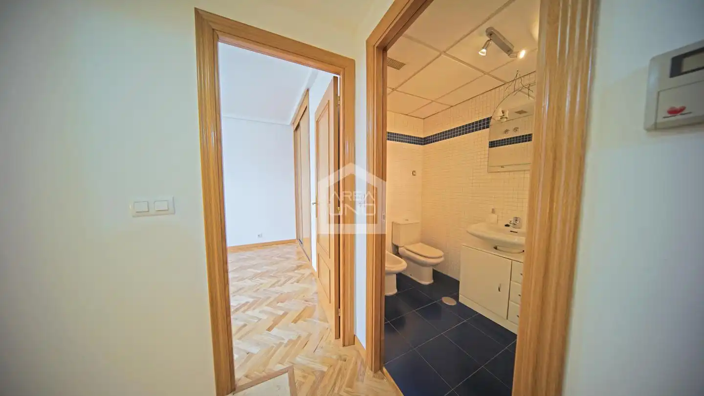 Badezimmer von Wohnung zur Miete in Alcorcón mit Klimaanlage, Heizung und Parkett
