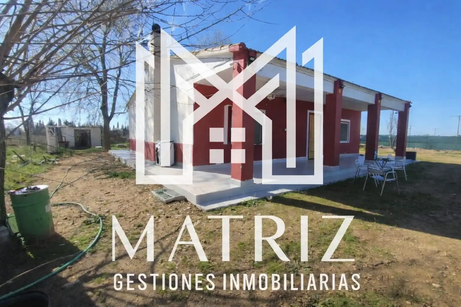 Casa rústica amb piscina en venda a Carretera Alcázar