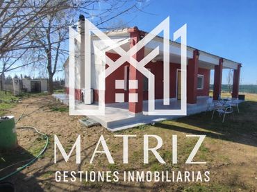 Casa rústica amb piscina en venda a Carretera Alcázar