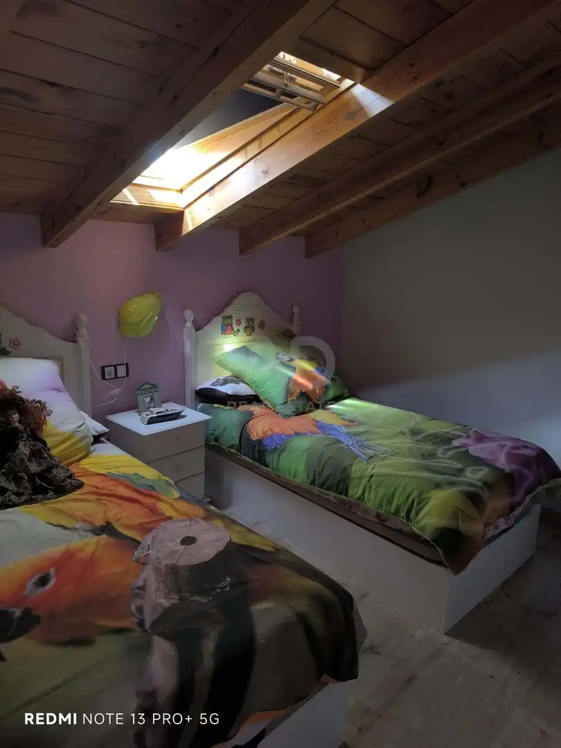 Dormitori de Casa o xalet en venda en Santas Martas amb Calefacció i Terrassa