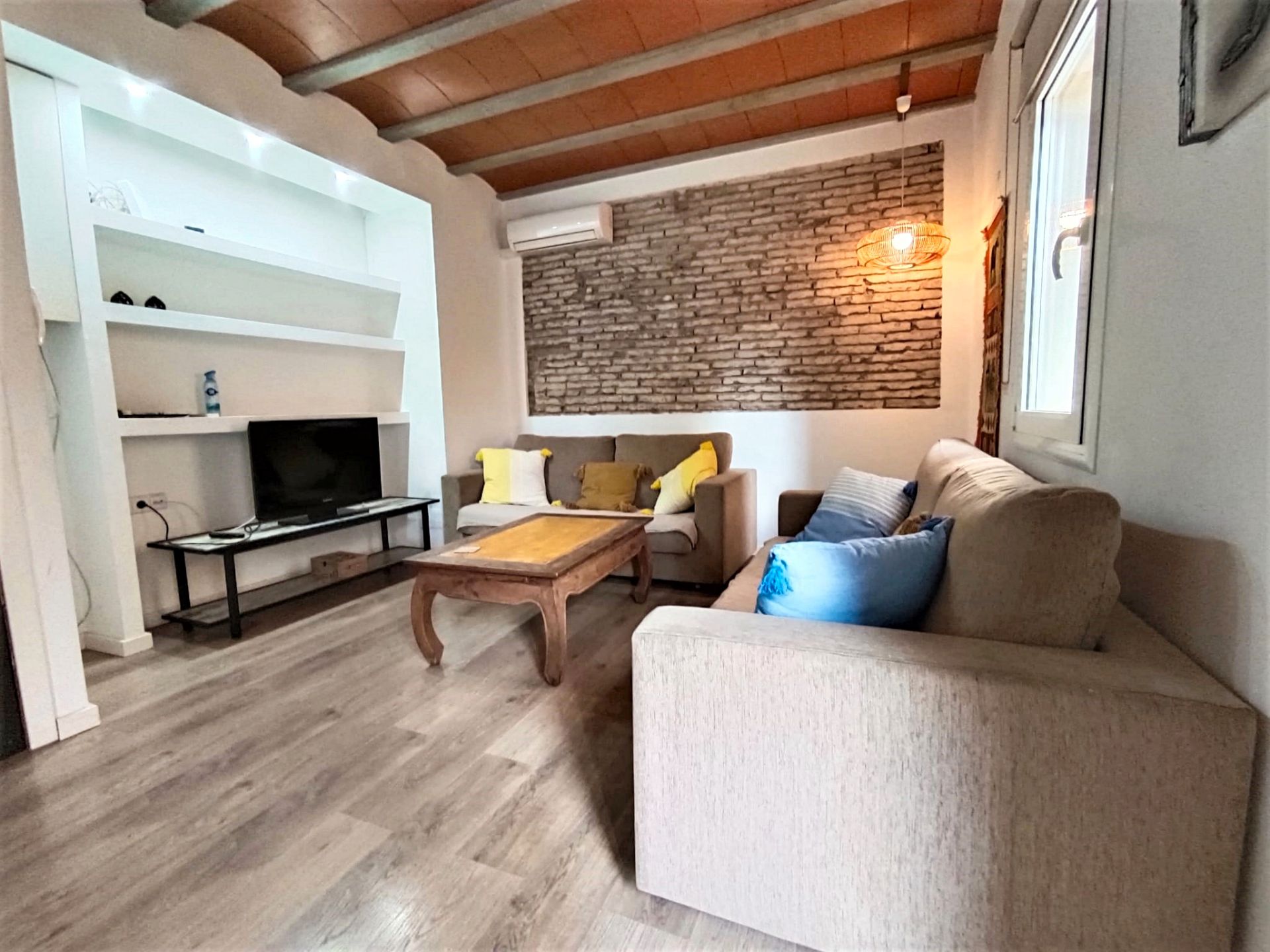 Living room of Flat to rent in  Barcelona Capital  with Air Conditioner, Heating and Terrace