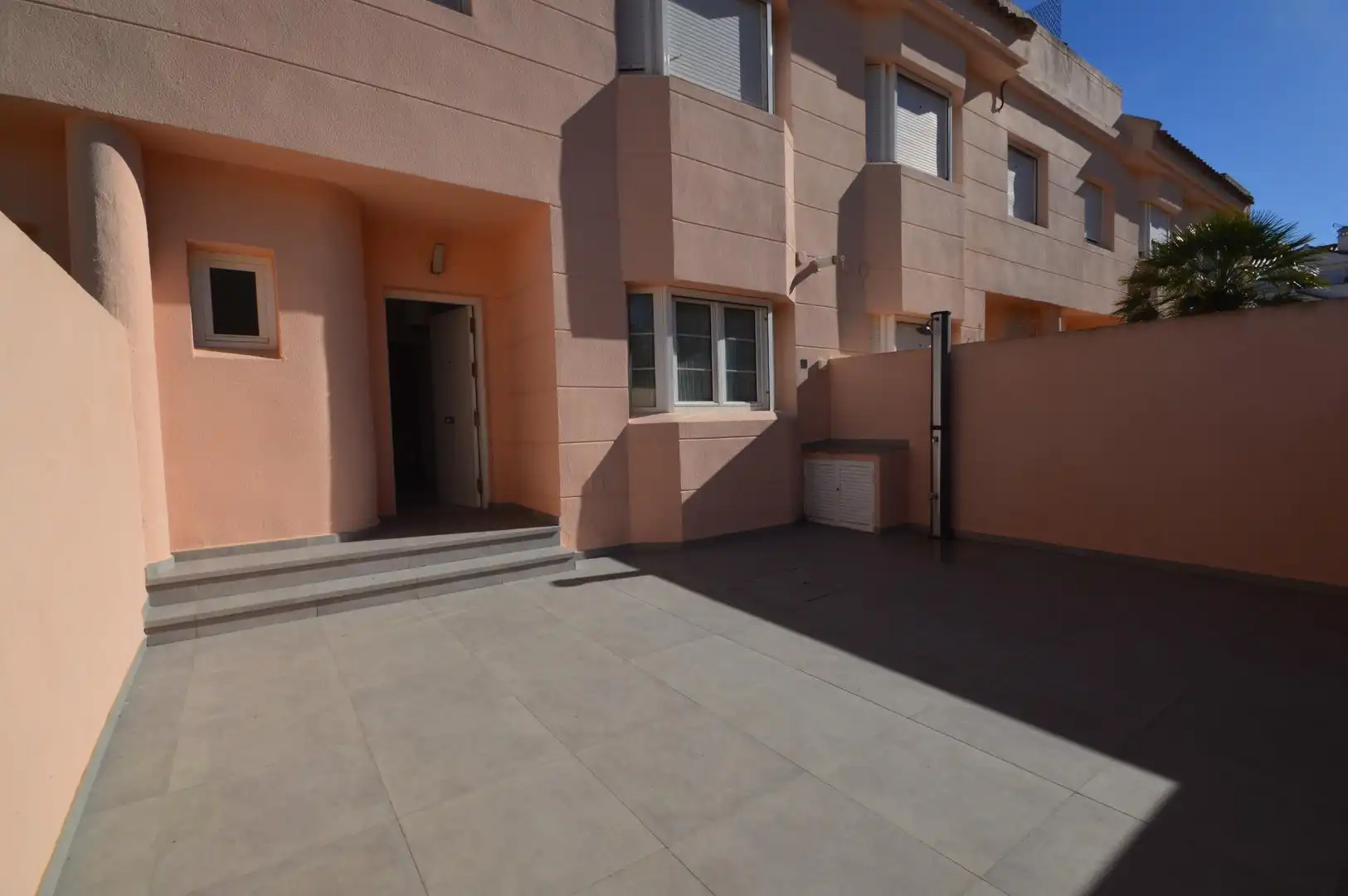 Vista exterior de Casa adosada en venta en El Puerto de Santa María con Aire acondicionado, Calefacción y Jardín privado