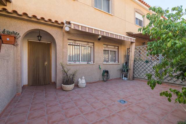 Casa-chalet en Venta en  CERVANTES en Centro