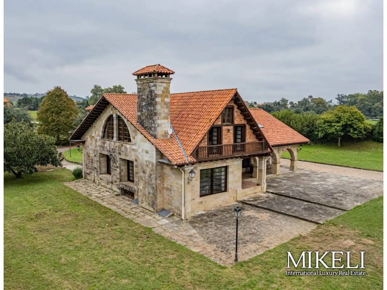 Vista exterior de Casa o chalet en venta en Santillana del Mar con Calefacción, Jardín privado y Parquet