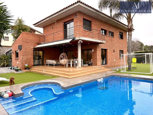 Casa-chalet en Venta en L'Aragai